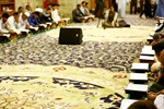 جلسة قرآنية تعليمية في مسجد الكوفة للتلاوة بالمقام العراقي