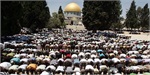 Thousands of Palestinians manage to perform Friday prayers in al-Aqsa mosque