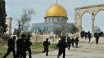 مستوطنون يهود يدنسون المسجد الأقصى وسط حراسة مشددة من شرطة الاحتلال