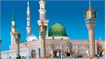 زوّار المسجد النبوي يتسابقون على قراءة القرآن في رمضان