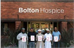 Mosque members raise thousands for Bolton Hospice - UK